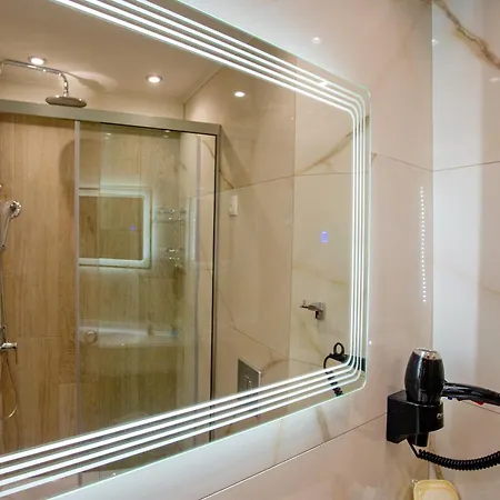 Kavala & 네아 카르발리